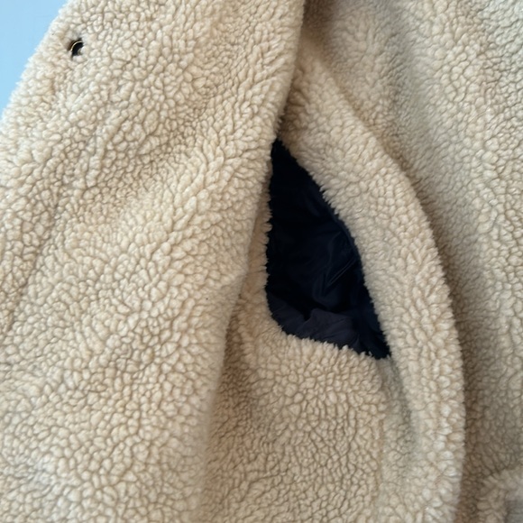 Levi’s • Cropped Black & Red Plaid Corduroy & Sherpa Trucker Jacket Size Medium - Picture 8 of 17